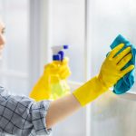 Tipy, ako vyčistiť okná rýchlo a bez šmúh